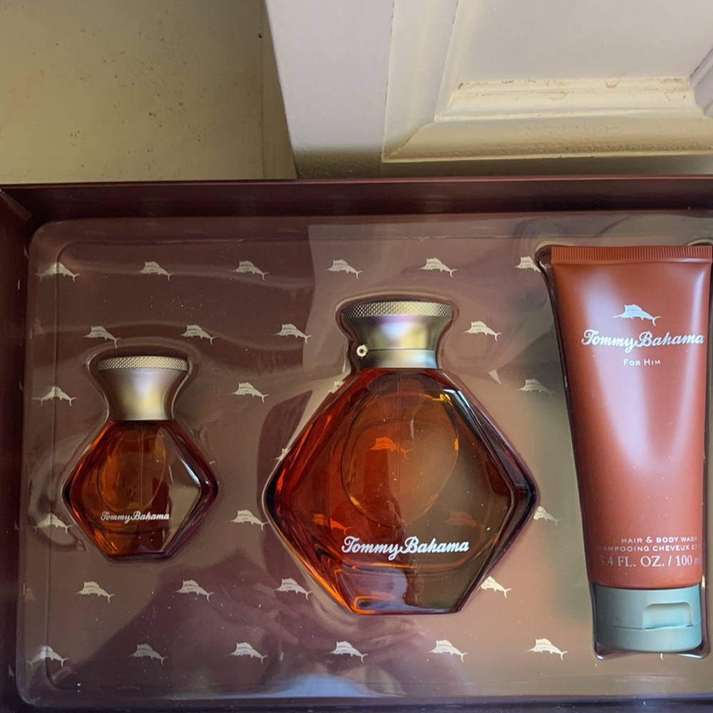 Tommy Bahama for him cologne set